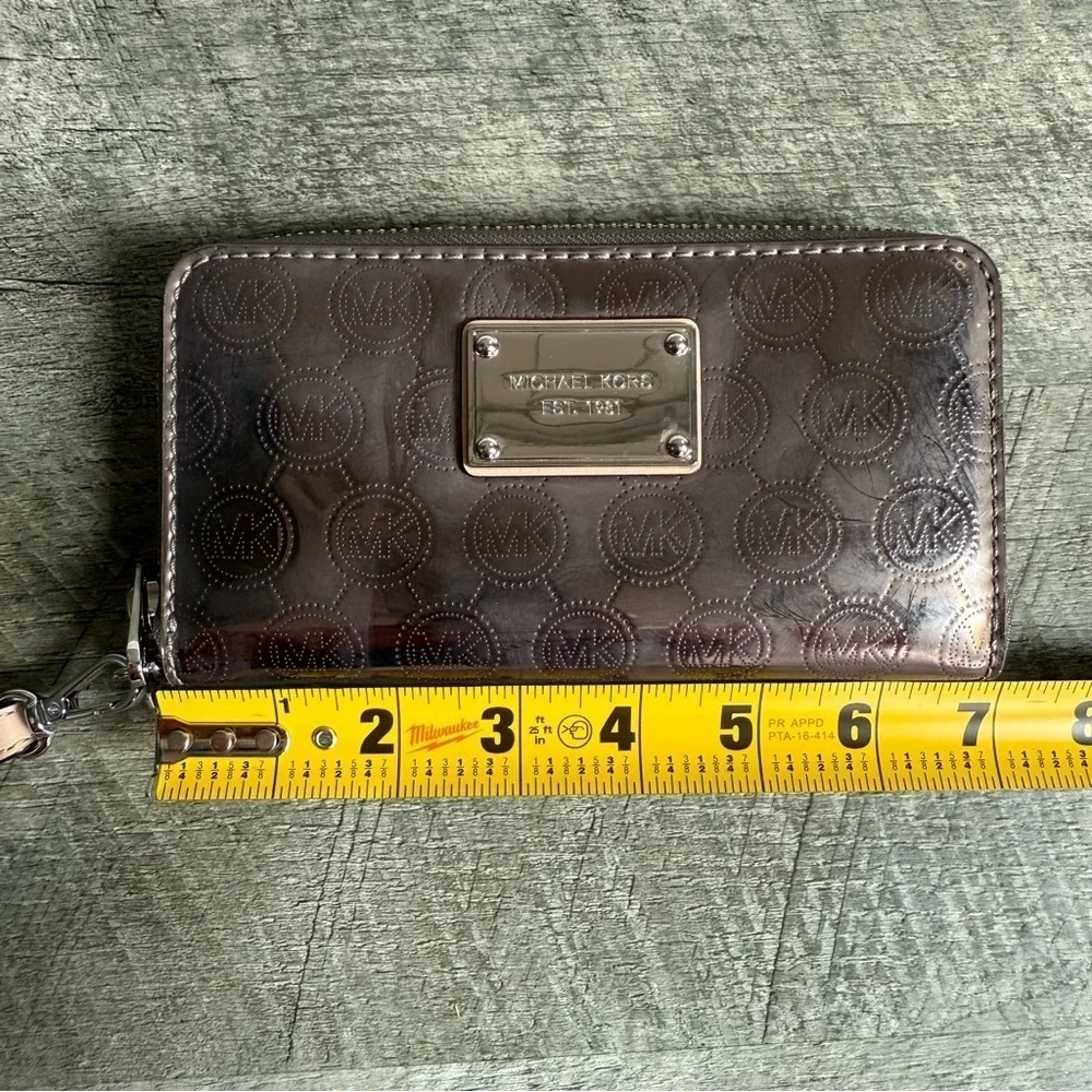 Michael Kors Metallic Bifold Wallet Wristlet Zip Closure